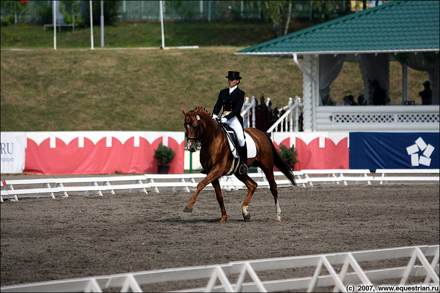 http://www.equestrian.ru/photos/photoreport2007/pr_cup/a_b964ea.jpg